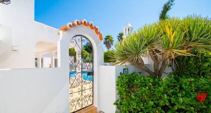 The Gaff: Perfect Villa for a Family holiday, renovated tennis court, children's pool and heated pool