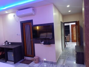 أسرّة بطبقة  علوية مريحة وتجهيزات عازلة للصوت وواي فاي مجانًا