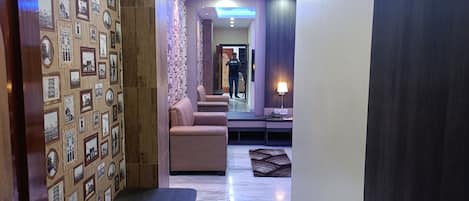 Signature Room | Pillowtop beds, soundproofing, free WiFi, bed sheets