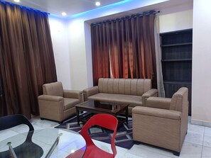 أسرّة بطبقة علوية مريحة وتجهيزات عازلة للصوت وواي فاي مجانًا