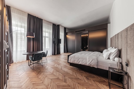 Junior Suite | 1 bedroom, premium bedding, down comforters, Select Comfort beds