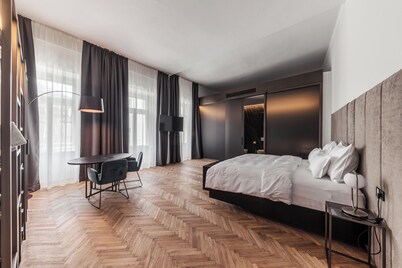 META SUITES historic city living