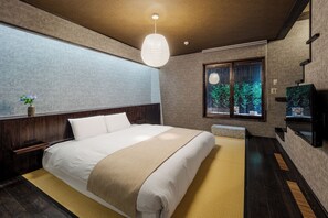 Luksusvilla, hageutsikt | 2 soverom, minibar (inkludert) og individuelt dekorert