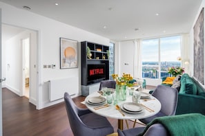 Luxury Apartment, 2 Bedrooms, Balcony, River View | Living area | 50-inch Smart TV with digital channels, Netflix, streaming services - PREMIUM 2Bed in Canary Wharf with VIEWS (London)
