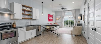 Tusk’n Escape- Walk Downtown- 2BR 2BA