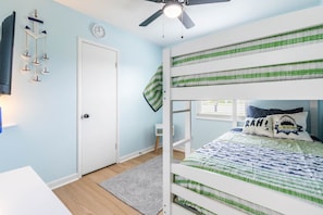 3 bedrooms, iron/ironing board, WiFi, bed sheets