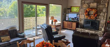 Televisie en een open haard