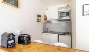 Fridge, microwave, stovetop, coffee/tea maker