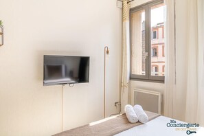 Iron/ironing board, WiFi, bed sheets