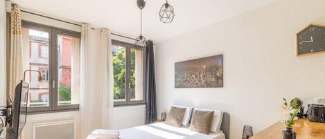 Fer et planche Ă repasser, Wi-Fi, draps fournis