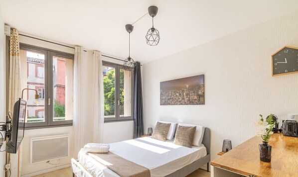 Fer et planche à repasser, Wi-Fi, draps fournis