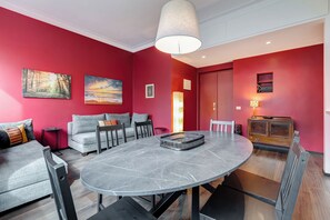 Apartment, 1 Bedroom, Non Smoking, City View | Dining room