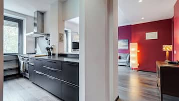 Apartment, 1 Bedroom, Non Smoking, City View | Private kitchen | Fridge, microwave, oven, stovetop