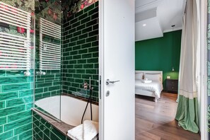 Apartamento, 1 quarto, para não fumantes, vista para a cidade | Banheiro | Secador de cabelo, toalhas de banho
