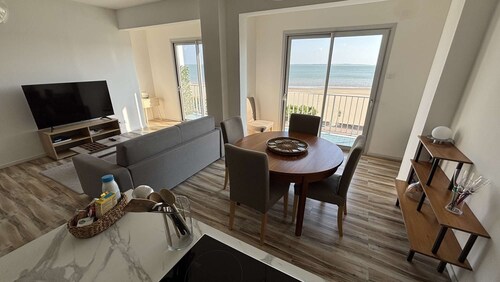 Royan - 2 bedroom apartment 80m² on the beach