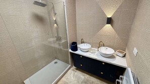 Shower, towels