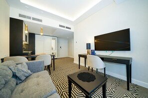 Suite, Balcony | 1 bedroom, iron/ironing board, free WiFi