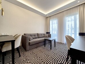 Suite, balkong | 1 soverom, strykejern/-brett og wi-fi (inkludert)