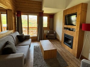 TV - 3-room apt, heated pool, pets allowed, ski-in/ski-out (Belle Plagne)