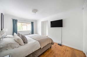 2 bedrooms, desk, iron/ironing board, travel cot