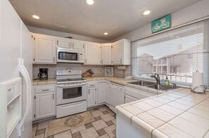 Coffee/tea maker, fridge, microwave, oven - Sports Village Resort #Z8 | All Amenities Included (Saint George)