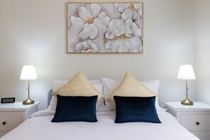 Comfort Apartment, Balcony | 1 bedroom, desk, iron/ironing board, free WiFi - Waves - Stylish 1BR Close to IMG World & Global Village  (Dubai)