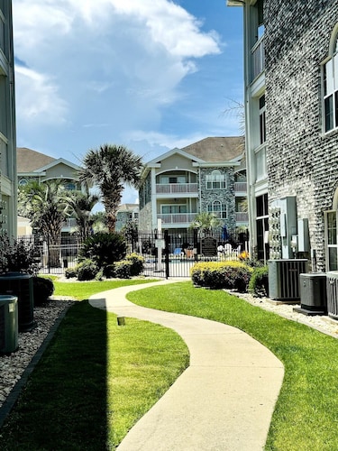 Amazing 1BR condo on the ground floor