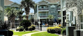 Amazing 1BR condo on the ground floor