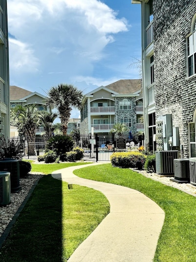 Amazing 1BR condo on the ground floor
