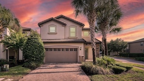Unclassified image, 3 of 102, button - Large retreat w/ pvt pool & cinema (Kissimmee)