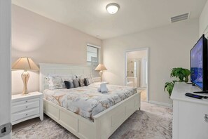 5 slaapkamers, een bureau, een strijkplank/strijkijzer, wifi