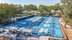 Sports court - 148 Island House @ Forest Beach | Walk to Beach | Pool | Pet-Friendly | Tennis (Hilton Head Island)