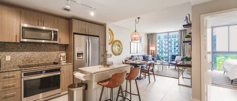 冷蔵庫、電子レンジ、コンロ、食器洗い機