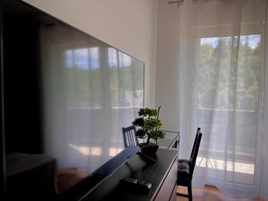 2 bedrooms, desk, soundproofing, iron/ironing board - Idyllische Ferienwohnung mit Balkon & Ausblick (Arzbach)