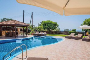 Villa (4 Bedrooms) | Exterior