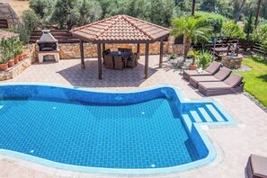 Villa (4 Bedrooms) | Exterior