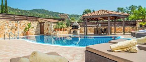 Villa (4 Bedrooms) | Exterior