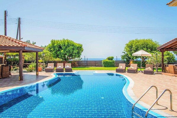 Villa (4 Bedrooms) | Exterior
