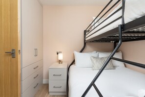 3 chambres, fer et planche à repasser, lit parapluie, Wi-Fi gratuit