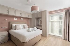 3 bedrooms, iron/ironing board, travel cot, free WiFi