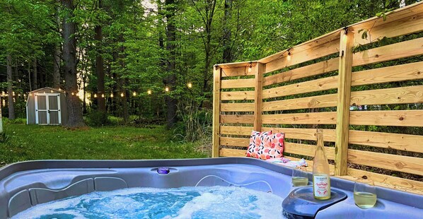 Outdoor spa tub - Foxfire Haus - Modern - Lake & Beach, Hot Tub (Blakeslee)