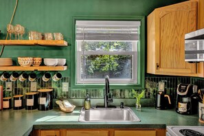 Fridge, microwave, oven, stovetop - Foxfire Haus - Modern - Lake & Beach, Hot Tub (Blakeslee)