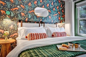 3 bedrooms, desk, iron/ironing board, travel cot - Foxfire Haus - Modern - Lake & Beach, Hot Tub (Blakeslee)