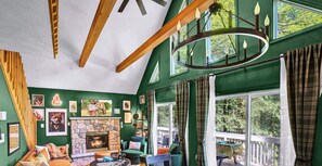 TV, fireplace, video games, books - Foxfire Haus - Modern - Lake & Beach, Hot Tub (Blakeslee)