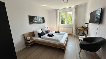 2 Schlafzimmer, Schreibtisch, Bügeleisen/Bügelbrett, kostenloses WLAN