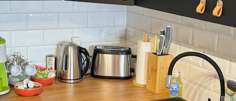 Micro-ondes, four, plaque de cuisson, lave-vaisselle