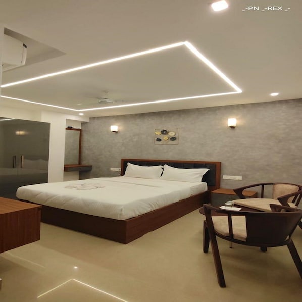 Deluxe Double Room | Individually decorated, individually furnished, desk, free WiFi