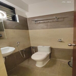 Ducha, toallas, jabón, shampoo