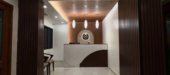 Royal Luxe Business Class Hotel