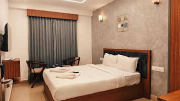 Deluxe Double Room | Individually decorated, individually furnished, desk, free WiFi